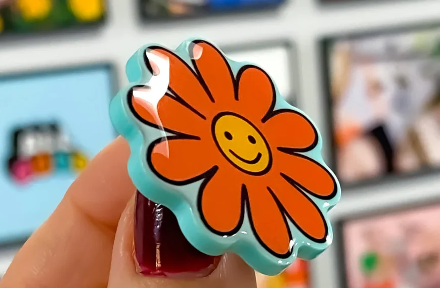 Why Acrylic Stands & Pins Are Great for Conventions