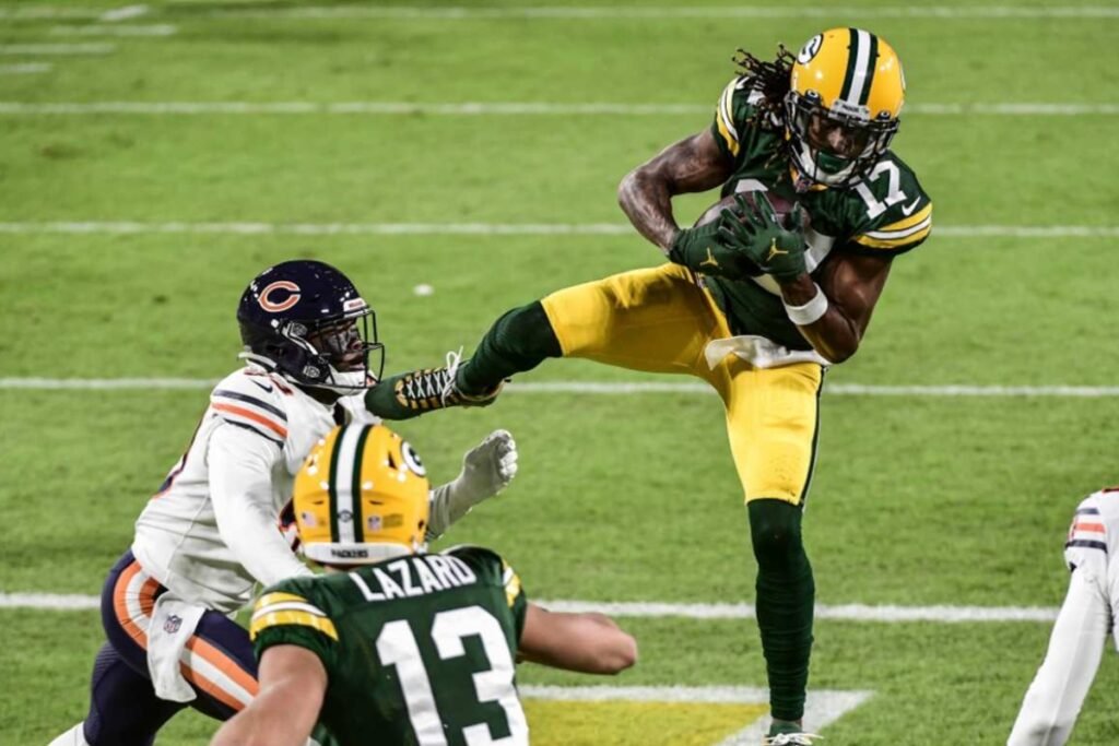 Davante adams takes a swipe at the bears
