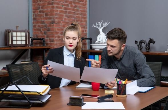 Why Small Businesses Rely On Payroll Firms For Compliance